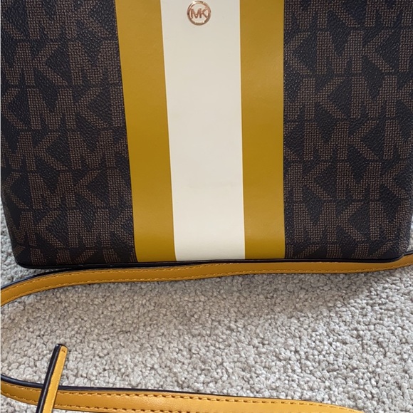 Michael Kors Handbags - Michael Kors crossbody bag